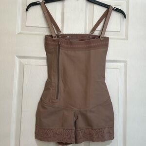 Yisel shapeware. New without tags in size XL